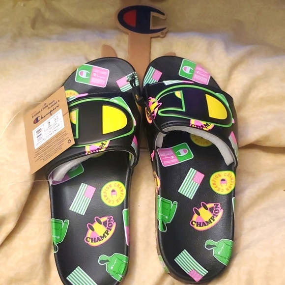 Champion Other - NWT Champion IPO Catch Print Slides Youth size 7